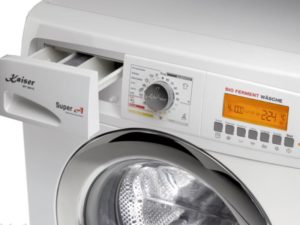 Барабан от неръждаема стомана - резервоарът е изработен от пластмаса с висока якост.