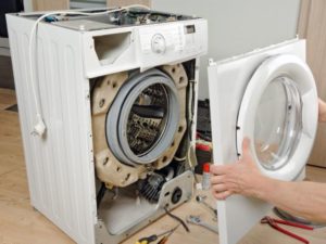 транспортни болтове, разположени на задния панел